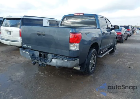 2010 Toyota Tundra Grade 5.7L V8 z USA, uszkodzony, nr VIN 5TFEY5F1XAX095770